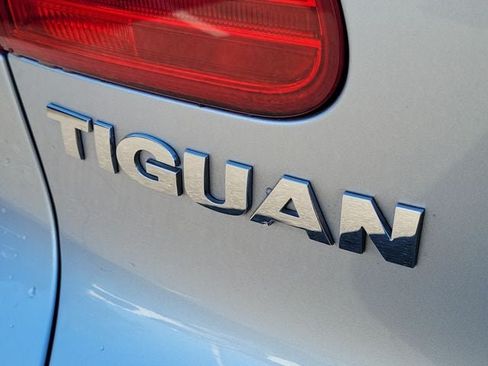 Used 2017 Volkswagen Tiguan S FWD image 6