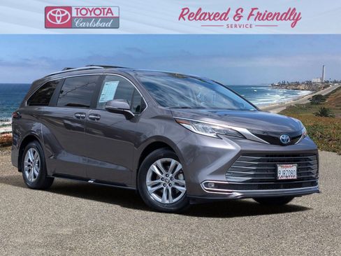 Used 2023 Toyota Sienna Limited FWD image 1