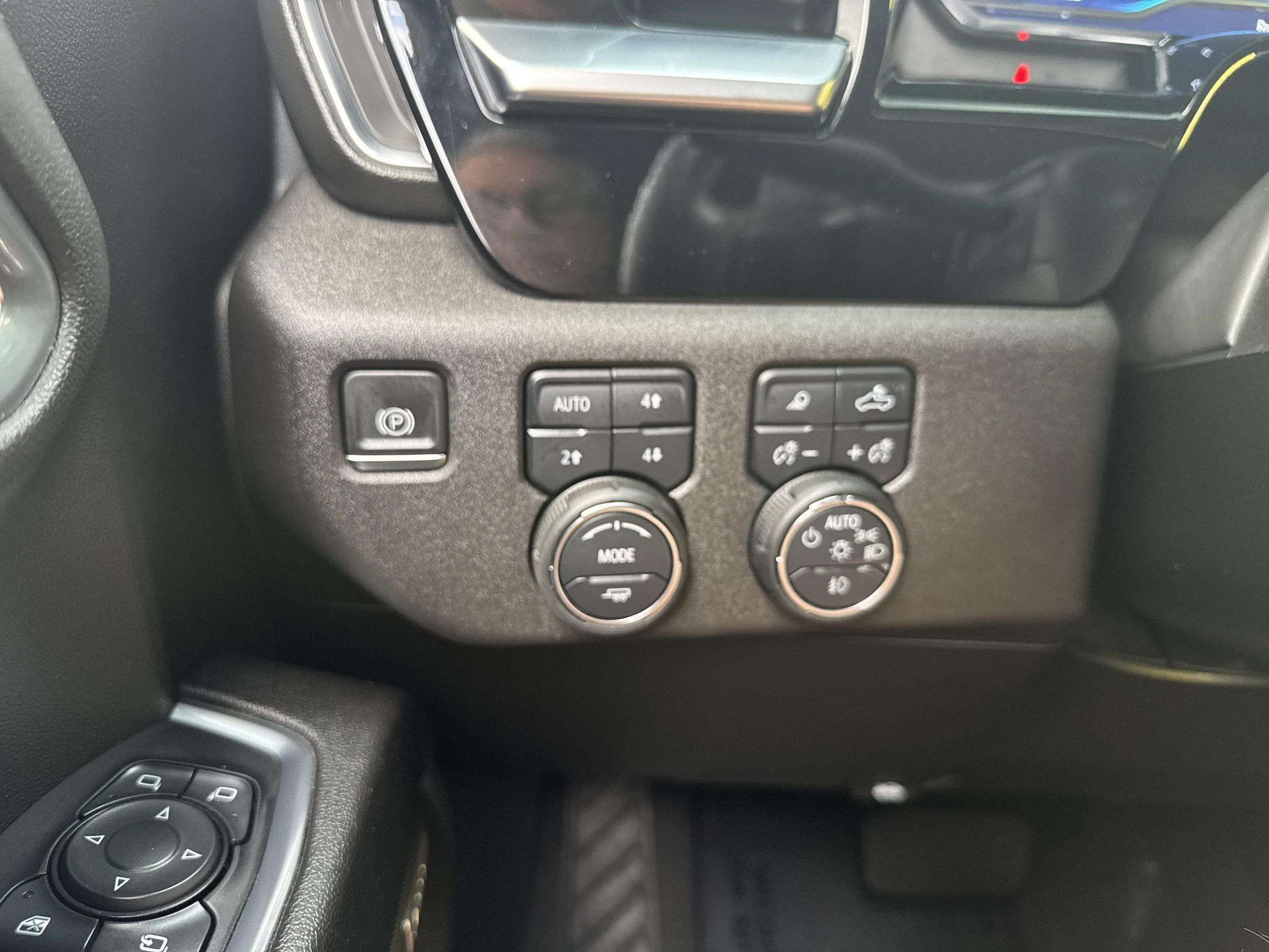 Used 2024 Chevrolet Silverado 1500 LTZ w/ LTZ Premium Package AWD/4WD image 28