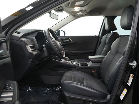 Used 2023 Mitsubishi Outlander SE image 22