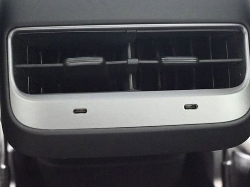 Used 2020 Tesla Model Y Long Range image 12