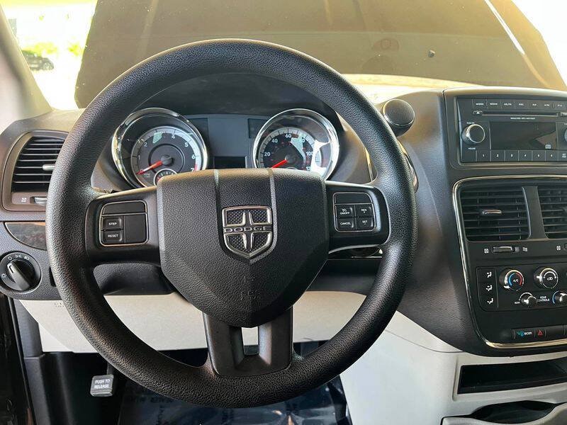 Used 2016 Dodge Grand Caravan SXT FWD image 23