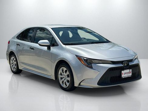 Used 2022 Toyota Corolla LE FWD image 3