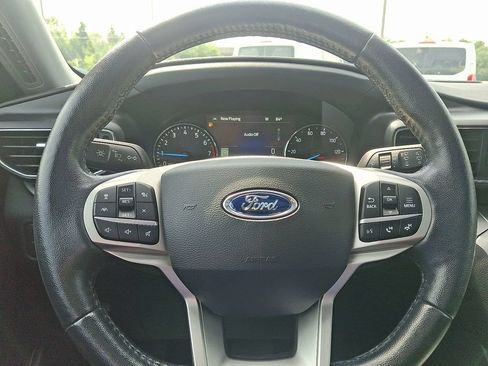 Used 2021 Ford Explorer XLT w/ Equipment Group 202A AWD/4WD image 20