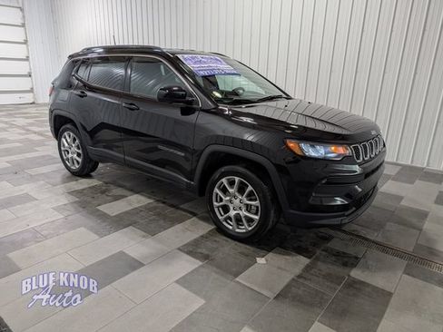 Used 2023 Jeep Compass Latitude AWD/4WD image 5
