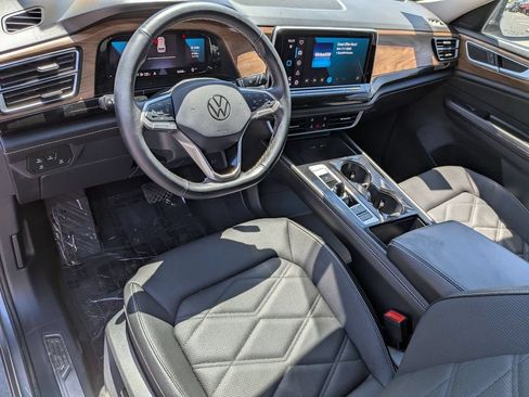 Used 2025 Volkswagen Atlas SE AWD/4WD image 19