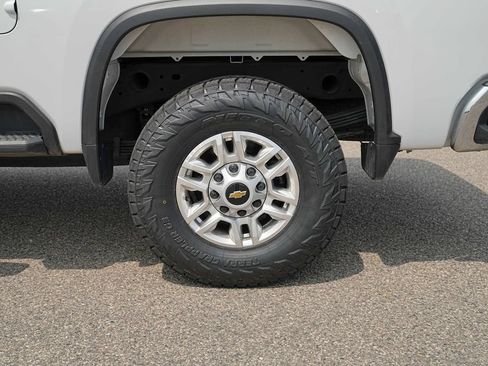 Used 2025 Chevrolet Silverado 2500 LT w/ Convenience Package AWD/4WD image 13