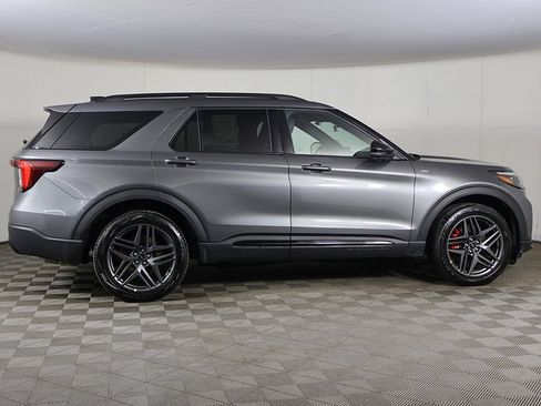 Used 2025 Ford Explorer ST-Line w/ ST-Line Street Pack image 19