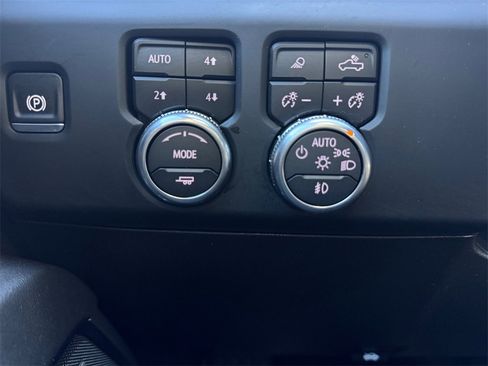 Used 2024 GMC Sierra 1500 AT4 w/ Technology Package image 23