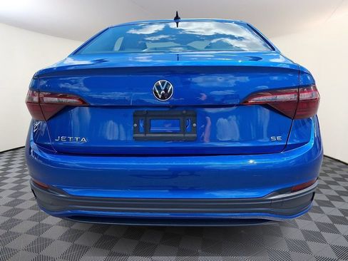 Used 2024 Volkswagen Jetta SE FWD image 8