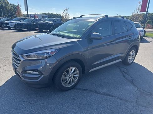 Used 2017 Hyundai Tucson SE image 2
