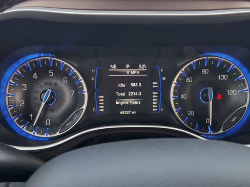 Used 2023 Chrysler Voyager LX image 17