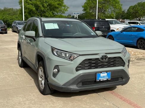 Used 2019 Toyota RAV4 XLE w/ Convenience Package image 8