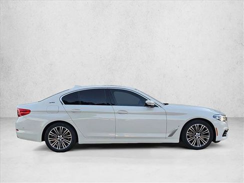Used 2019 BMW 530e w/ Premium Package image 4