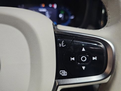 Certified 2024 Volvo XC60 T8 Ultimate w/ Protection Package Premier image 22