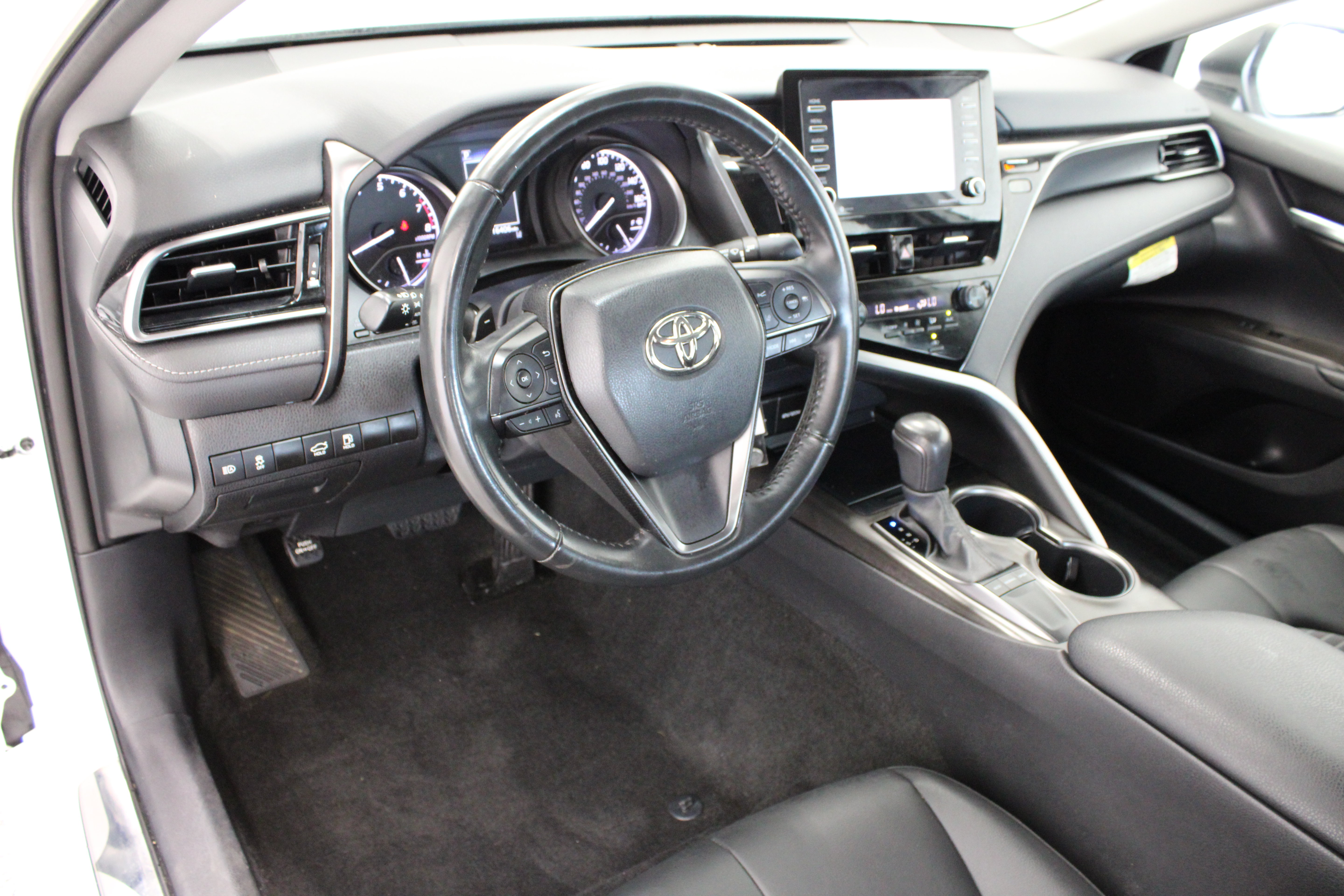 Used 2023 Toyota Camry SE FWD image 13