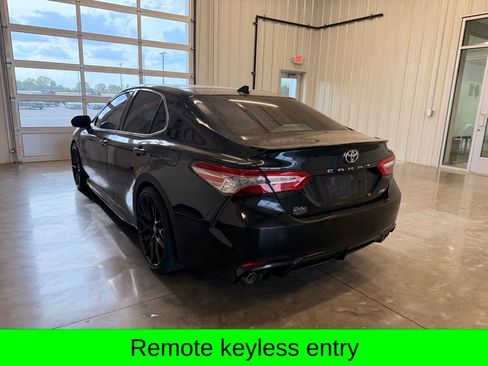 Used 2019 Toyota Camry XSE image 5
