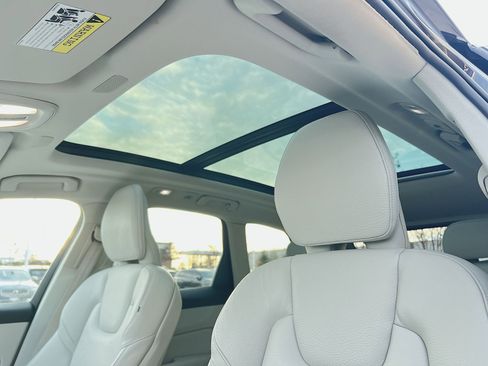 Certified 2023 Volvo XC60 B5 Plus w/ Climate Package image 23