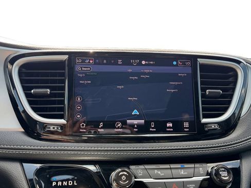Used 2025 Chrysler Pacifica Limited FWD image 20