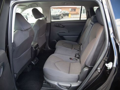 Used 2024 Toyota Highlander LE image 22