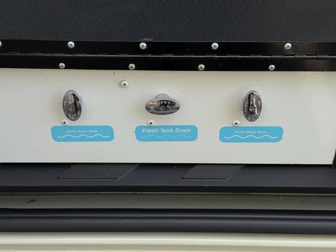 Used 2020 Mercedes-Benz Sprinter 2500 w/ Premium Plus Package image 50