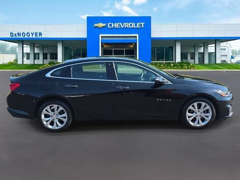 Used 2018 Chevrolet Malibu Premier w/ Driver Confidence Package FWD image 6