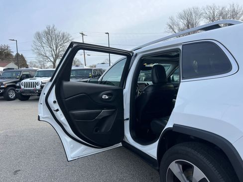 Used 2019 Jeep Cherokee Limited image 34