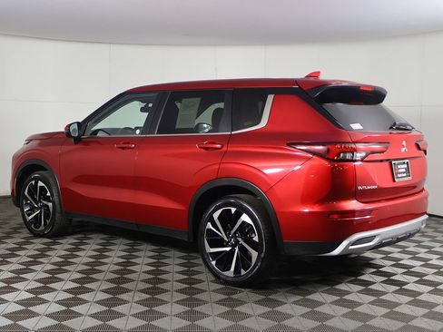 Used 2024 Mitsubishi Outlander SE image 9