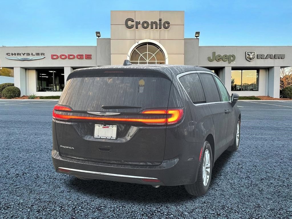 New 2026 Chrysler Pacifica Select FWD image 3