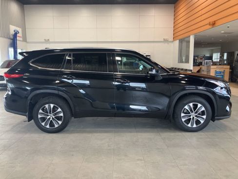 Used 2020 Toyota Highlander XLE image 4