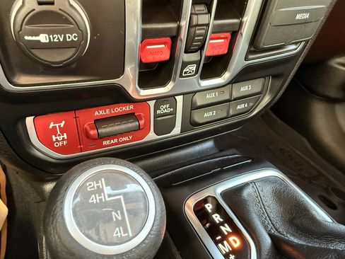 Used 2024 Jeep Gladiator Sport image 14