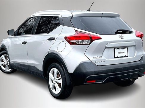 Used 2019 Nissan Kicks S image 5