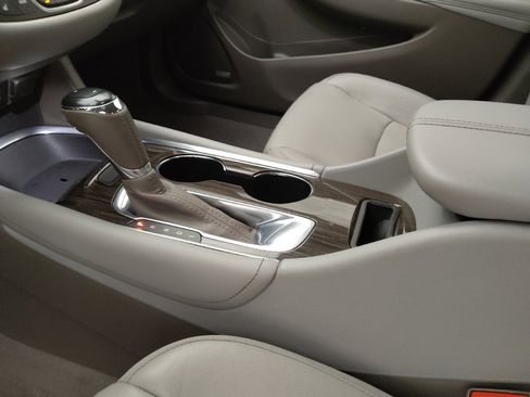 Used 2019 Chevrolet Malibu Premier FWD image 26