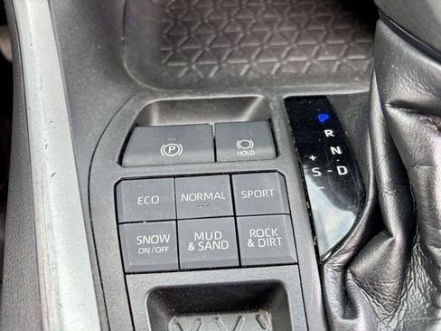 Used 2021 Toyota RAV4 XLE AWD/4WD image 31