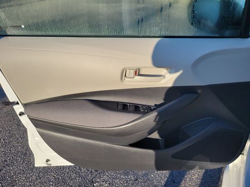 Used 2025 Toyota Corolla LE image 12