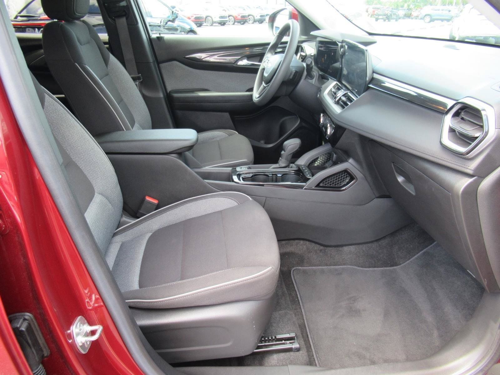 Certified 2024 Chevrolet TrailBlazer LT w/ Driver Confidence Package FWD image 10
