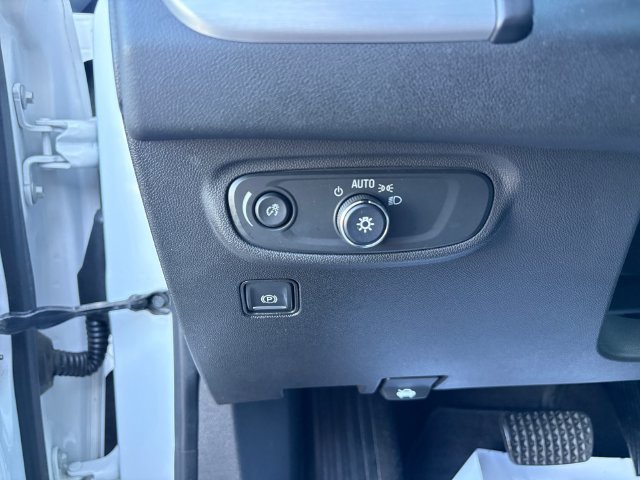 Used 2020 GMC Terrain SLE w/ Driver Convenience Package FWD image 19