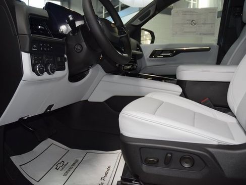 New 2026 Chevrolet Suburban Premier w/ Sun And Tow Package image 39