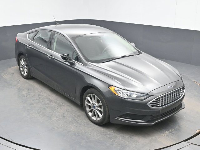 Used 2017 Ford Fusion SE w/ Fusion SE Technology Package FWD image 13