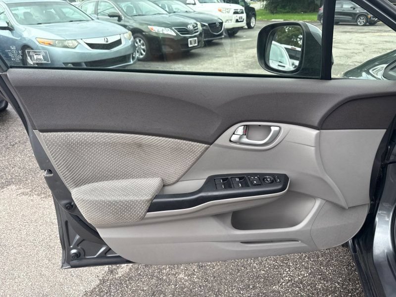 Used 2012 Honda Civic Hybrid Sedan image 9
