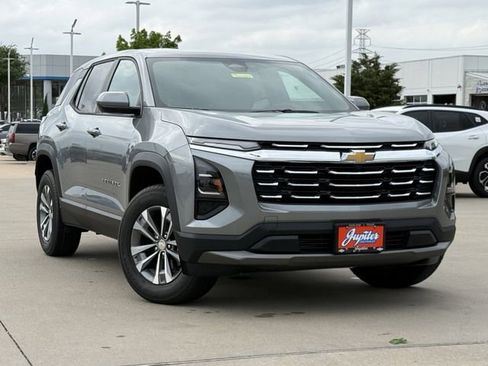 New 2026 Chevrolet Equinox LT w/ Convenience Package II FWD image 2