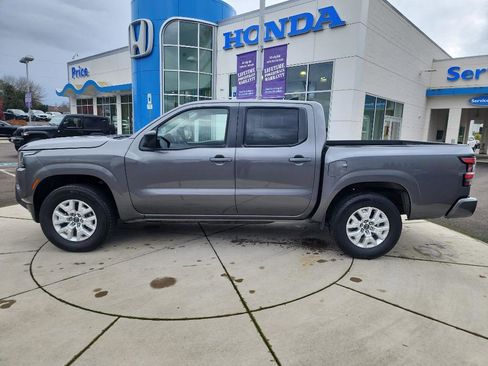 Used 2023 Nissan Frontier SV image 3