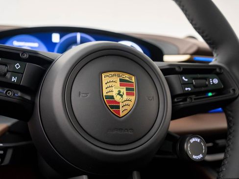 New 2025 Porsche Macan 4S Electric image 30