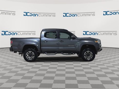 Used 2022 Toyota Tacoma TRD Sport image 9