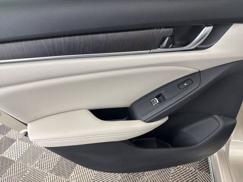 Used 2020 Honda Accord Touring image 24