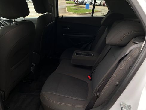 Used 2020 Chevrolet Trax LS w/ Tint and Cruise Package FWD image 29