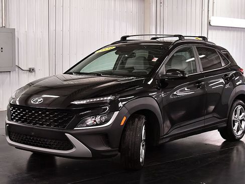 Used 2023 Hyundai Kona SEL AWD/4WD image 3