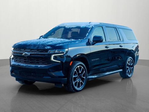 Used 2023 Chevrolet Suburban RST image 3