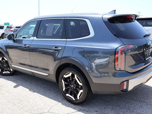 Used 2023 Kia Telluride EX w/ EX Captain's Chair Package FWD image 5