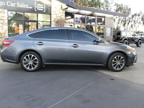 Used 2017 Toyota Avalon XLE Premium w/ Preferred Accessory Package FWD image 6